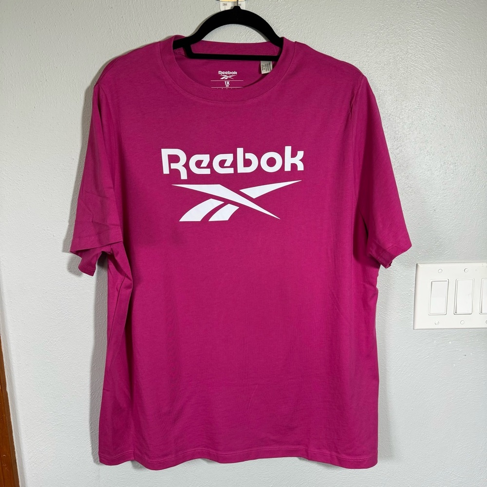 Reebok NWT Women’s Plus Size Short Sleeve Graphic T-Shirt Size 1x 16W Pi…